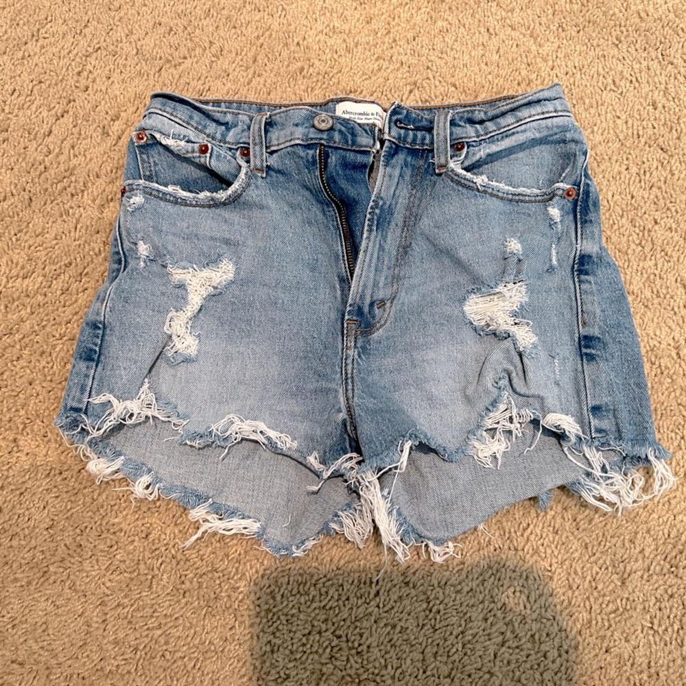 Nearly NEW Abercrombie high rise mom denim shorts size 2